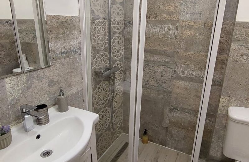 Аренда комфортных 3-комнатных апартаментов с отдельной кухней, 100 м², Мамаия, Констанца, Румыния